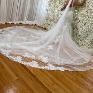 Wedding dress. Worn once. In good condition.